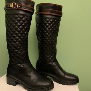 Decker Quilted Flat Boot - Like new!